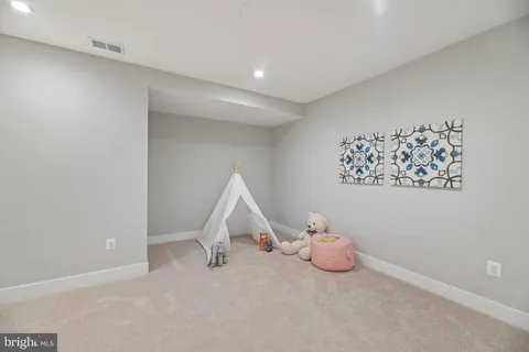 $2,400,000 | 2336 North Oak Street, Falls Church, VA 22046