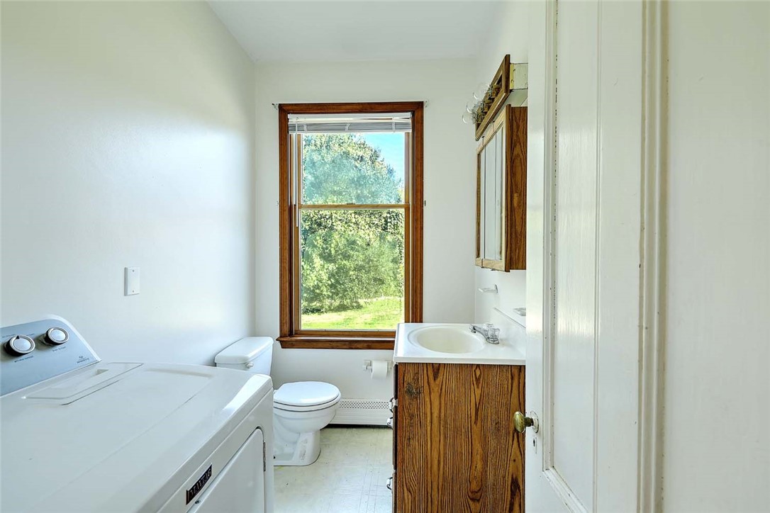114 E Road Tiverton, RI 02878 - Photo 14 of 28 1st Fl Half bath
