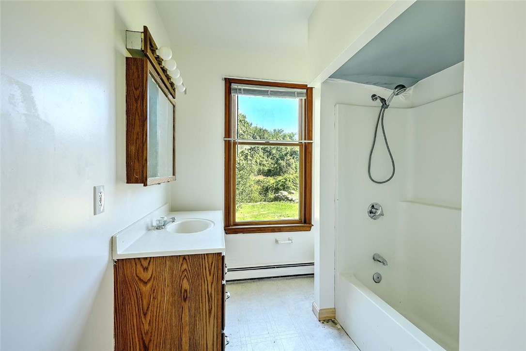 114 E Road Tiverton, RI 02878 - Photo 15 of 28 1st Fl Full Bath