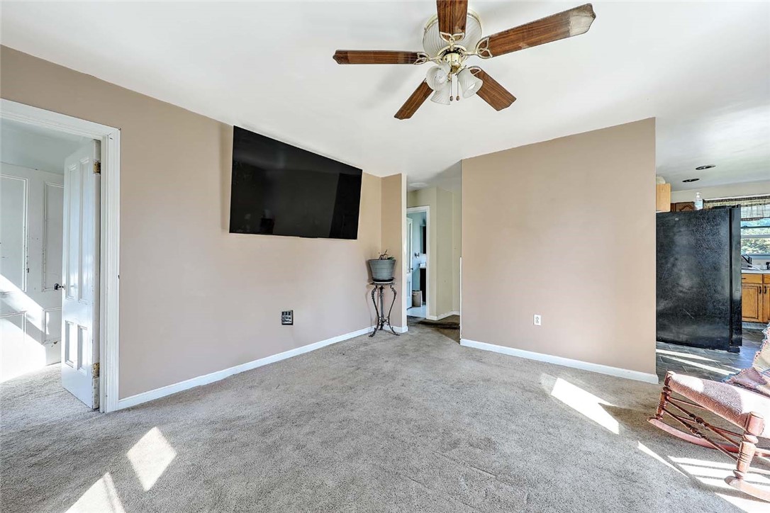 114 E Road Tiverton, RI 02878 - Photo 18 of 28 2nd Fl Livingroom