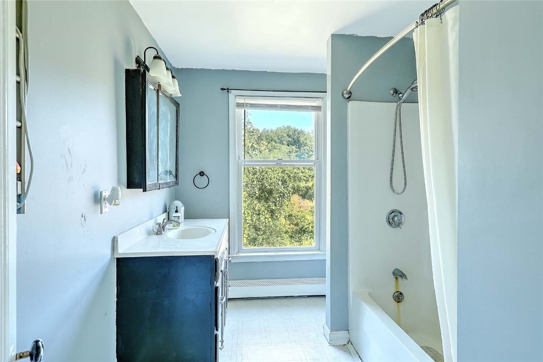 114 E Road Tiverton, RI 02878 - Photo 23 of 28 2nd Fl full bath