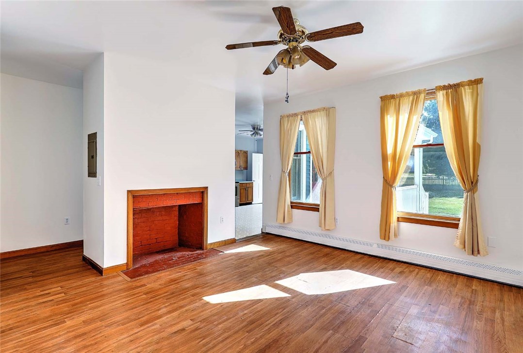 114 E Road Tiverton, RI 02878 - Photo 6 of 28 1st Fl Livingroom
