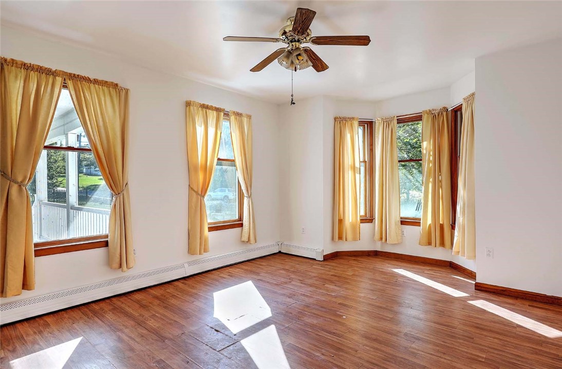 114 E Road Tiverton, RI 02878 - Photo 7 of 28 1st Fl Livingroom
