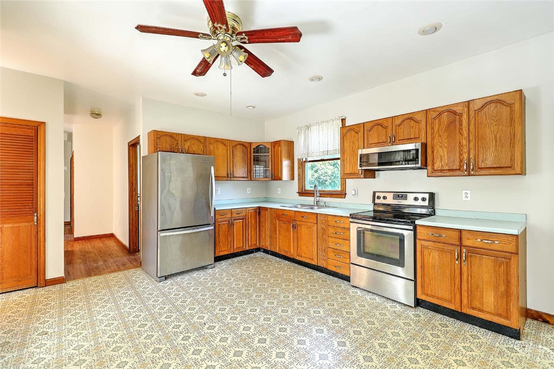 114 E Road Tiverton, RI 02878 - Photo 9 of 28 1st Fl kitchen