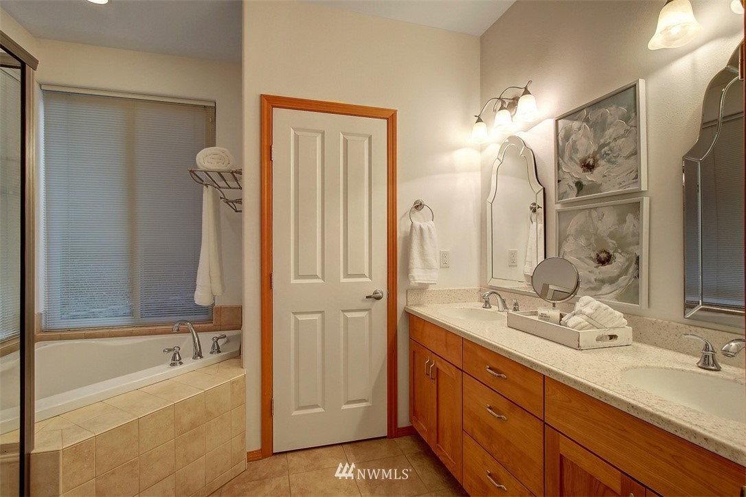 11225 Renton Issaquah Road Southeast Issaquah, WA 98027 - Photo 13 of 21 a bathroom with a tub sink and mirror