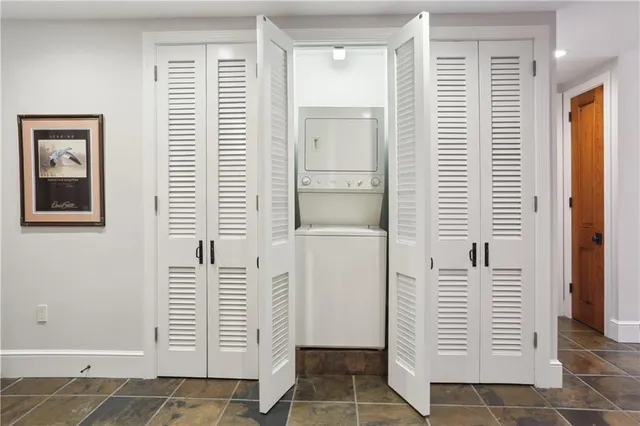 $995,000 | 625 St Charles Avenue, Unit 10C, New Orleans, LA 70130