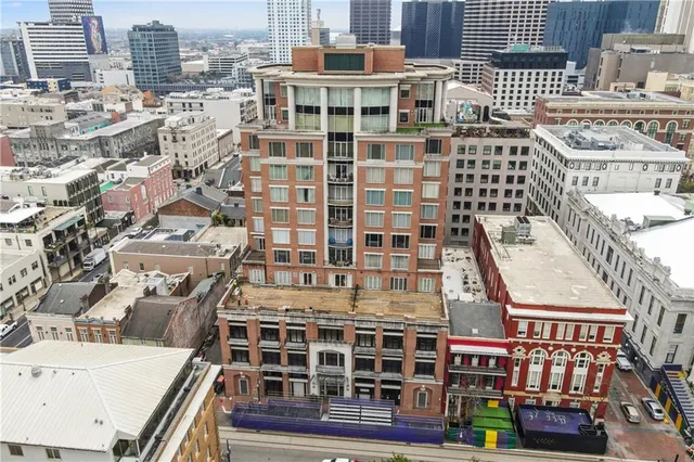 $995,000 | 625 St Charles Avenue, Unit 10C, New Orleans, LA 70130