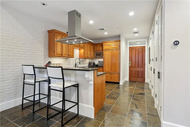 $995,000 | 625 St Charles Avenue, Unit 10C, New Orleans, LA 70130