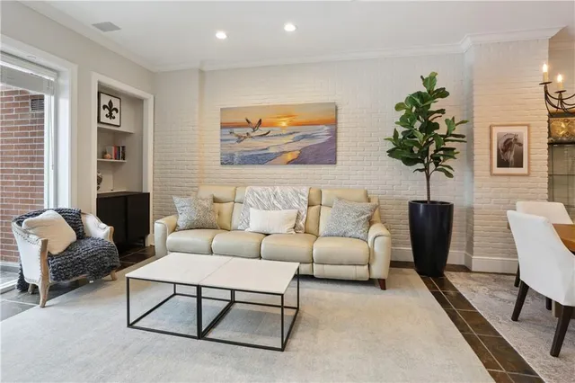 $995,000 | 625 St Charles Avenue, Unit 10C, New Orleans, LA 70130