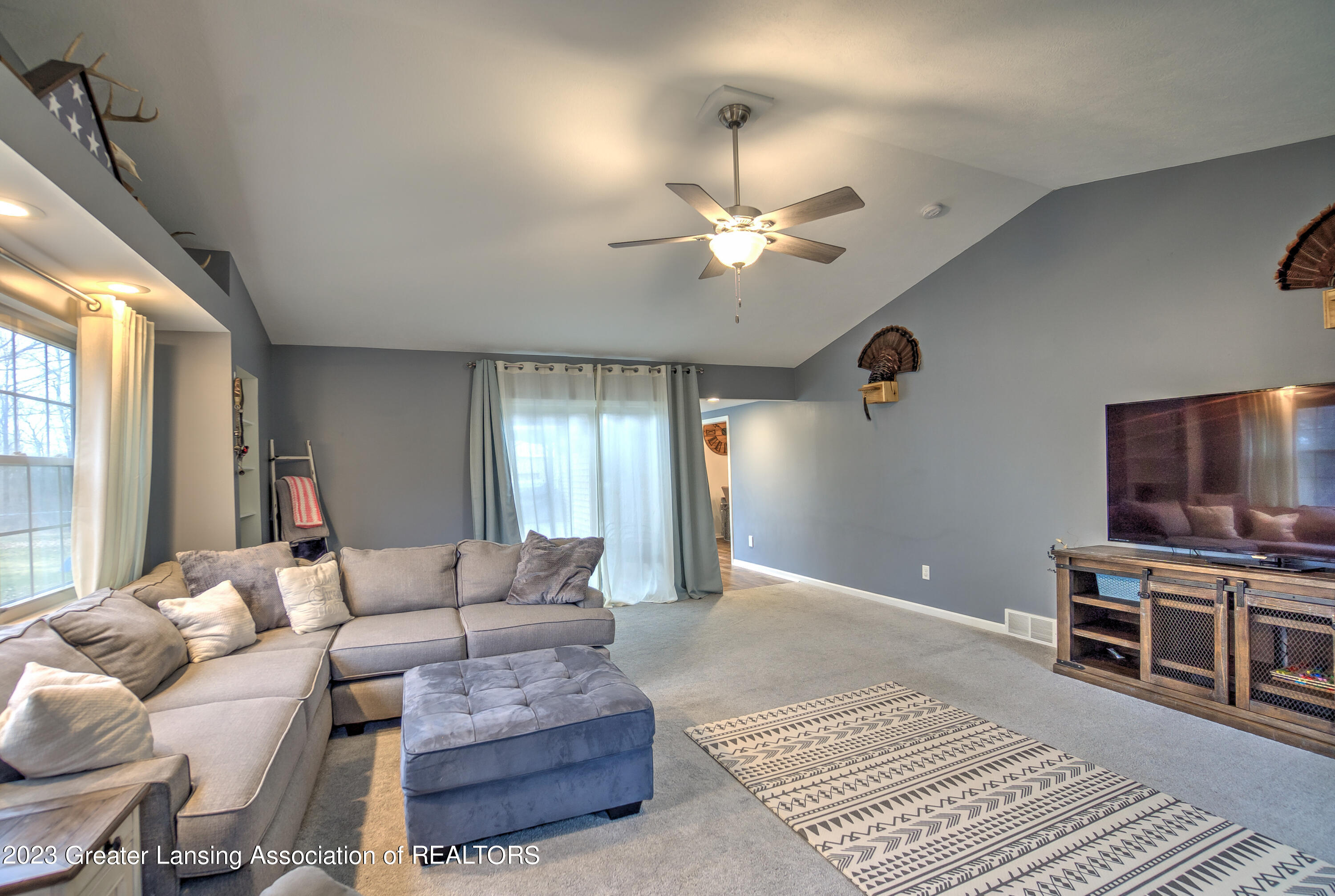 1165 North Michigan Road Eaton Rapids, MI 48827 - Photo 23 of 33 Family room