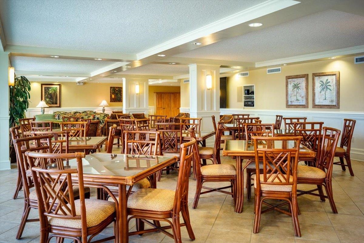 2 Dondanville Road, Unit 115 St. Augustine, FL 32080 - Photo 20 of 36 a dining area with a table and chairs