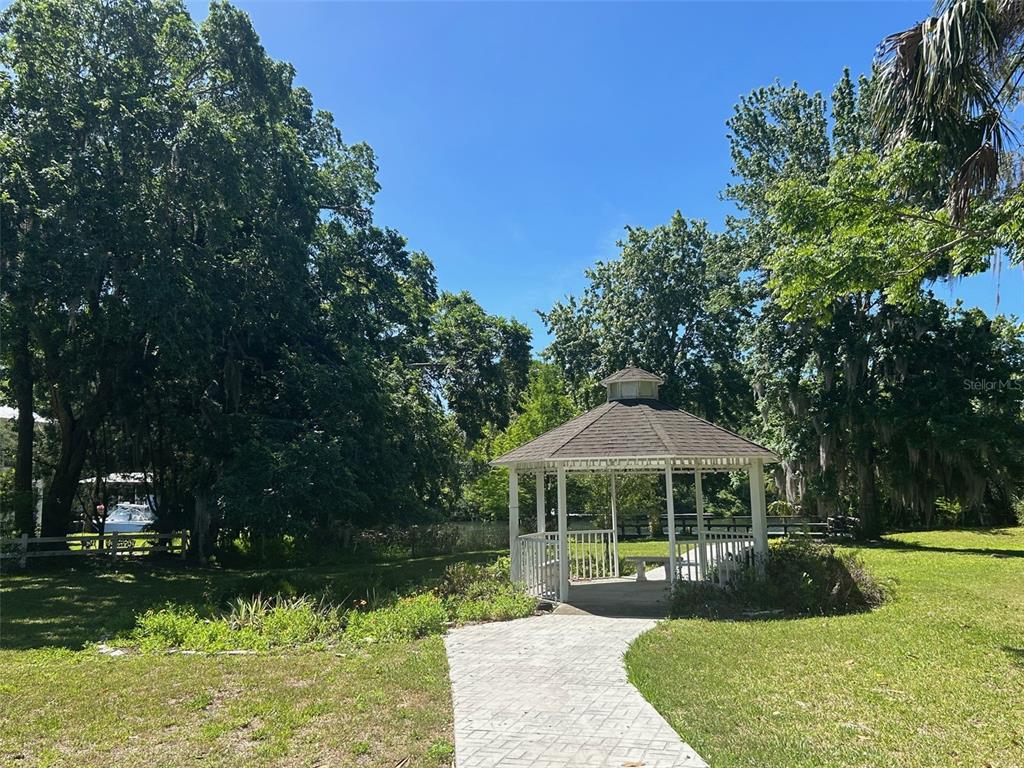 38 65th Street Yankeetown, FL 34498 - Photo 8 of 15 a front view of a house with garden