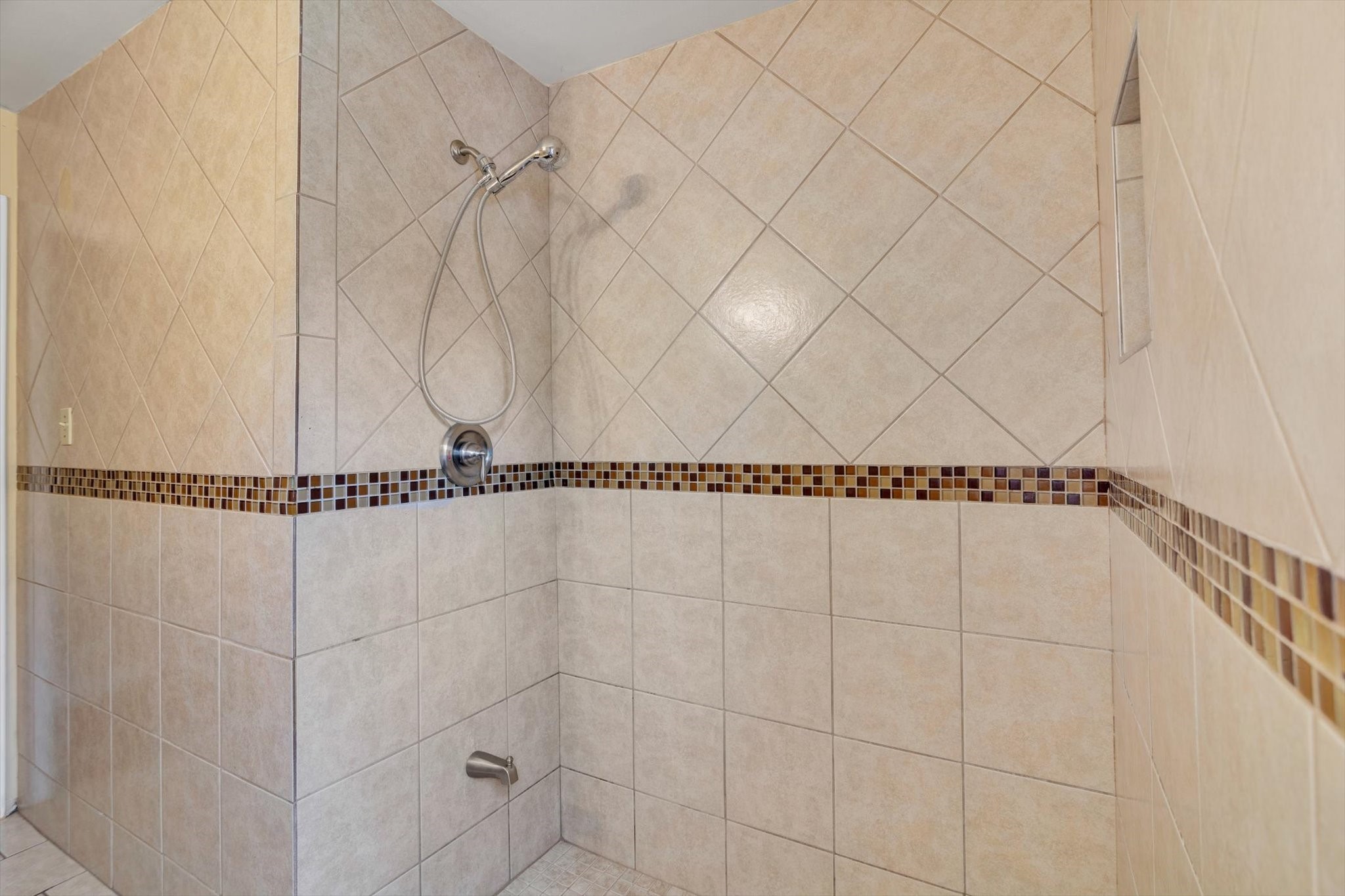 406 Red Ripple Road Houston, TX 77091 - Photo 22 of 37 a view of a bathroom