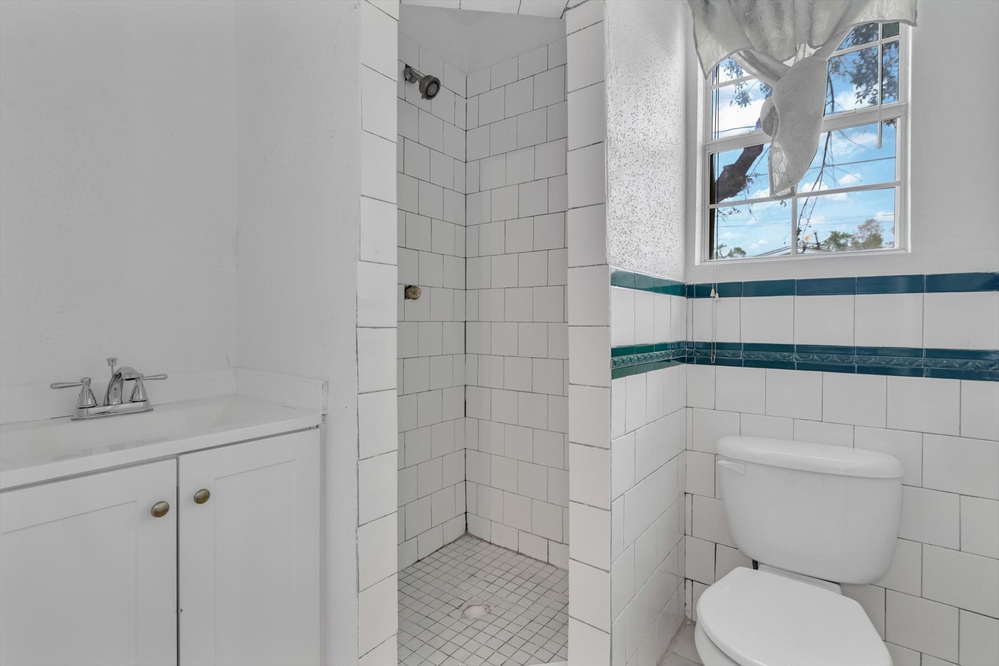 406 Red Ripple Road Houston, TX 77091 - Photo 29 of 37 a bathroom with a toilet sink and shower