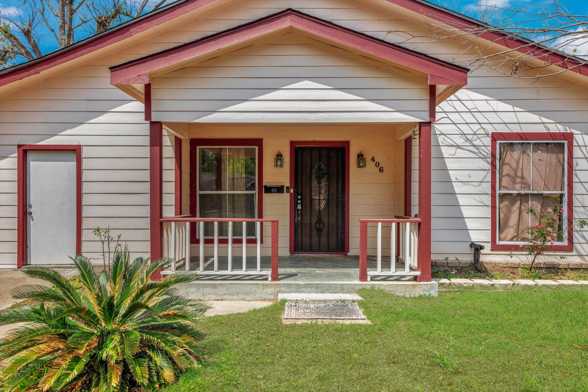 406 Red Ripple Road Houston, TX 77091 - Photo 4 of 37 a front view of a house with a garden