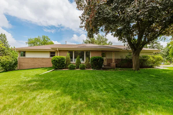 $429,900 | 17020 West Grant Court, Brookfield, WI 53005