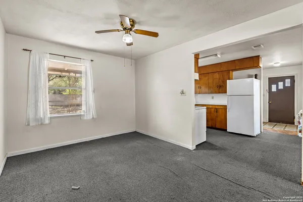 $219,900 | 663 County Road 664, Devine, TX 78016