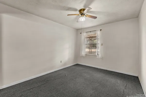 $219,900 | 663 County Road 664, Devine, TX 78016