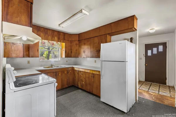 $219,900 | 663 County Road 664, Devine, TX 78016