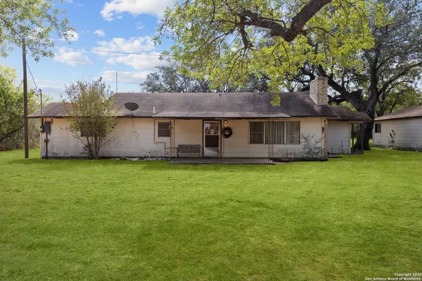 $219,900 | 663 County Road 664, Devine, TX 78016
