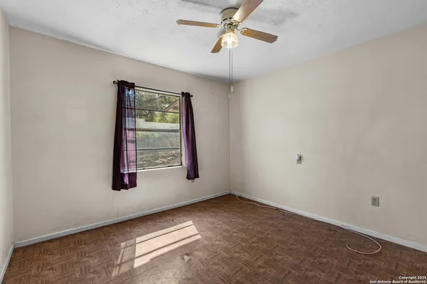 $219,900 | 663 County Road 664, Devine, TX 78016