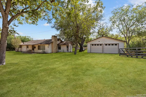 $219,900 | 663 County Road 664, Devine, TX 78016