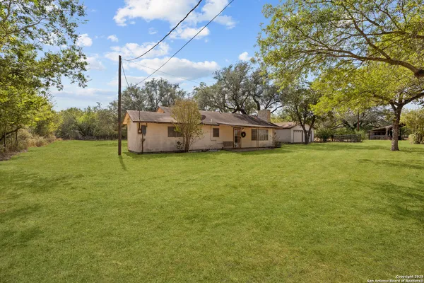 $219,900 | 663 County Road 664, Devine, TX 78016