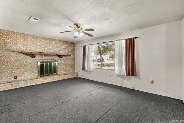 $219,900 | 663 County Road 664, Devine, TX 78016