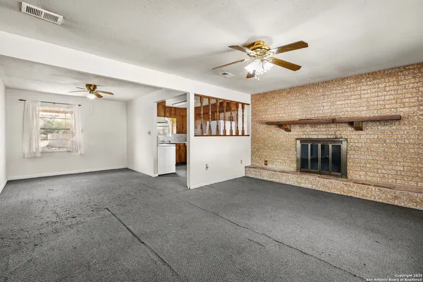 $219,900 | 663 County Road 664, Devine, TX 78016