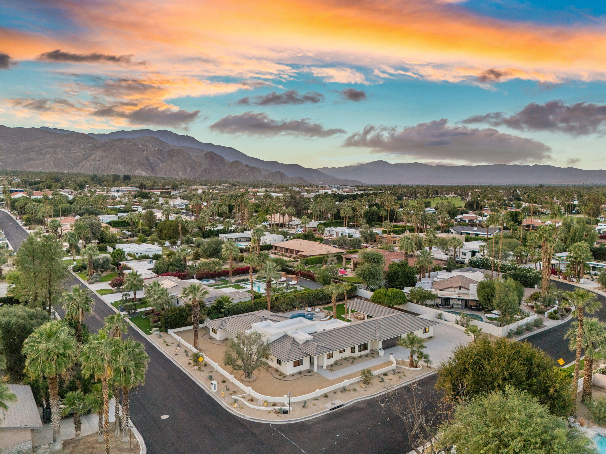 72400 Rancho Road Rancho Mirage, CA 92270 - Photo 12 of 114 12-web-or-mls-DJI_20251113163221_0084_D