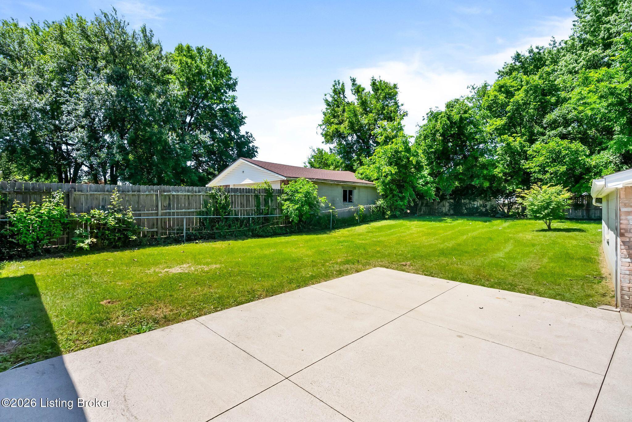 3716 Longview Road Louisville, KY 40299 - Photo 29 of 32 Yard
