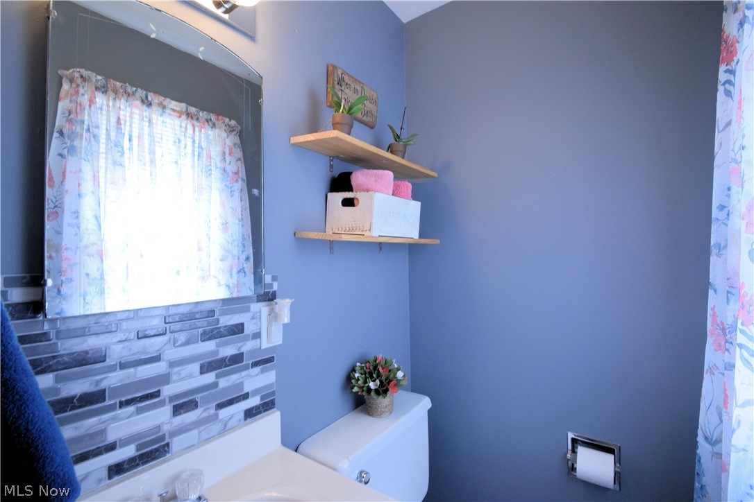 7449 Pearl Road Cleveland, OH 44130 - Photo 6 of 35