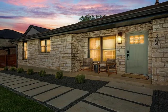 $1,995,000 | 204 North Elk Street, Fredericksburg, TX 78624