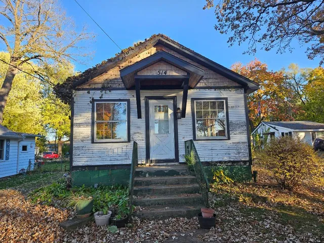 $250,000 | 514 Mineral Springs Drive, McHenry, IL 60051