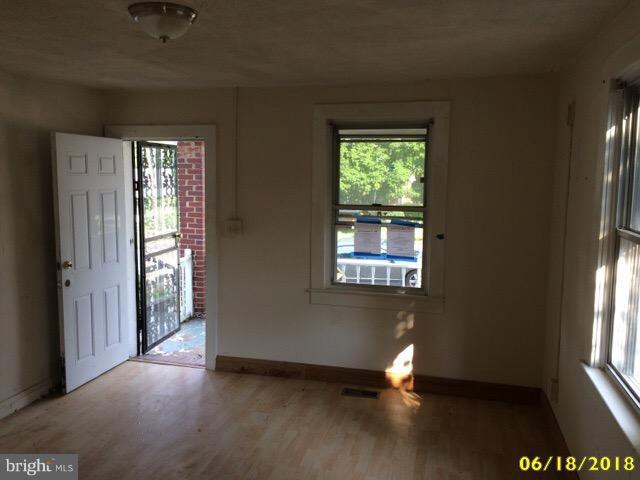922 Bridgeview Road Baltimore, MD 21225 - Photo 7 of 24 Interior (General)