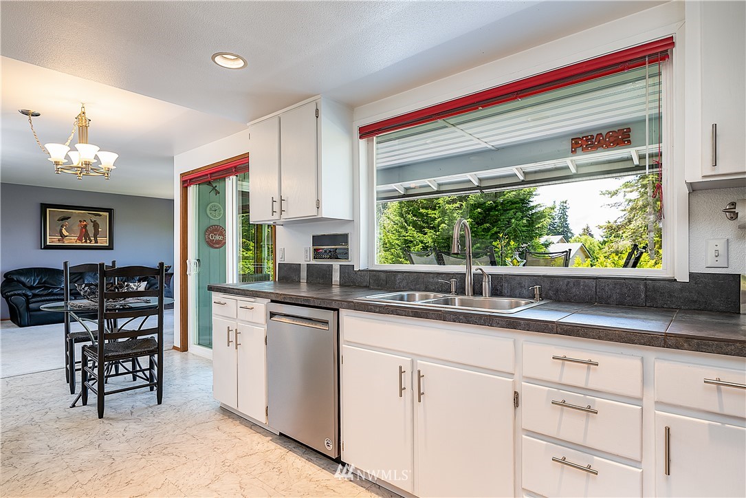 6326 147th Street Southwest Edmonds, WA 98026 - Photo 13 of 40 Gallery Image 13