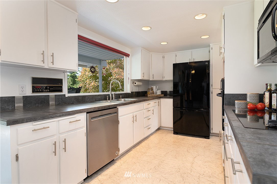 6326 147th Street Southwest Edmonds, WA 98026 - Photo 14 of 40 Gallery Image 14