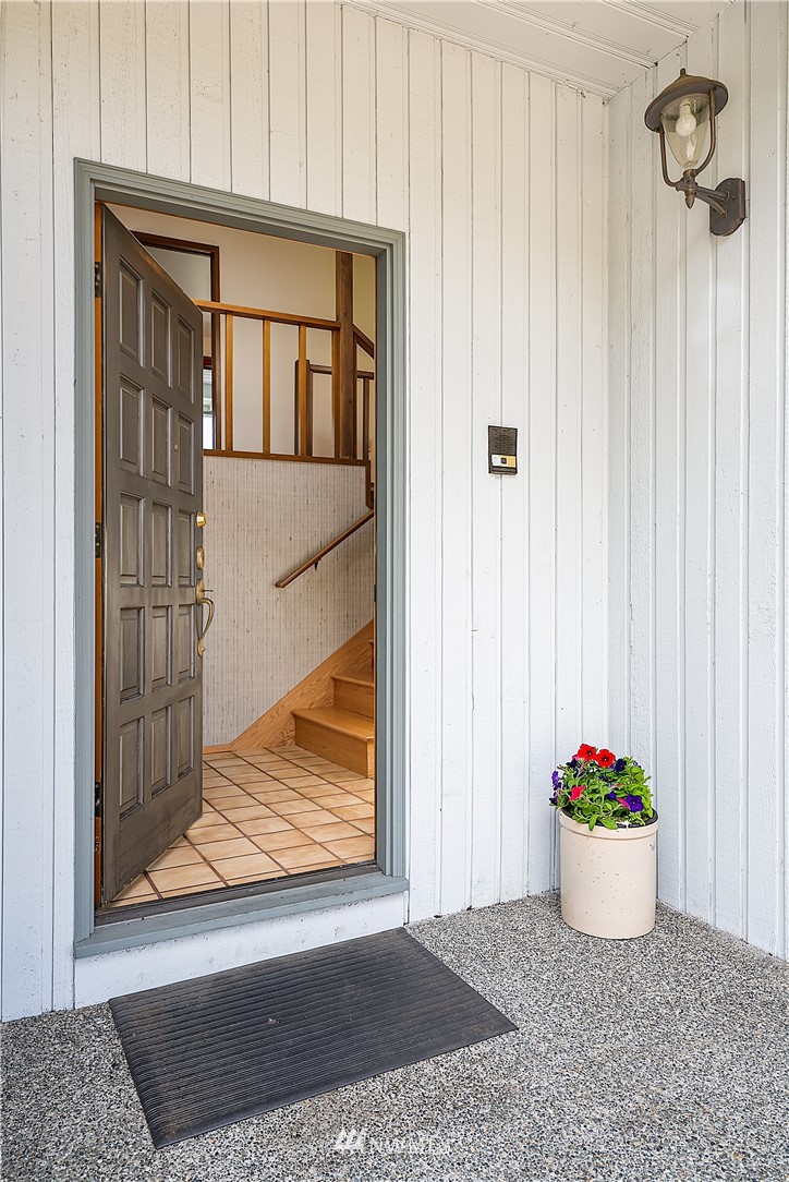6326 147th Street Southwest Edmonds, WA 98026 - Photo 4 of 40 Gallery Image 4