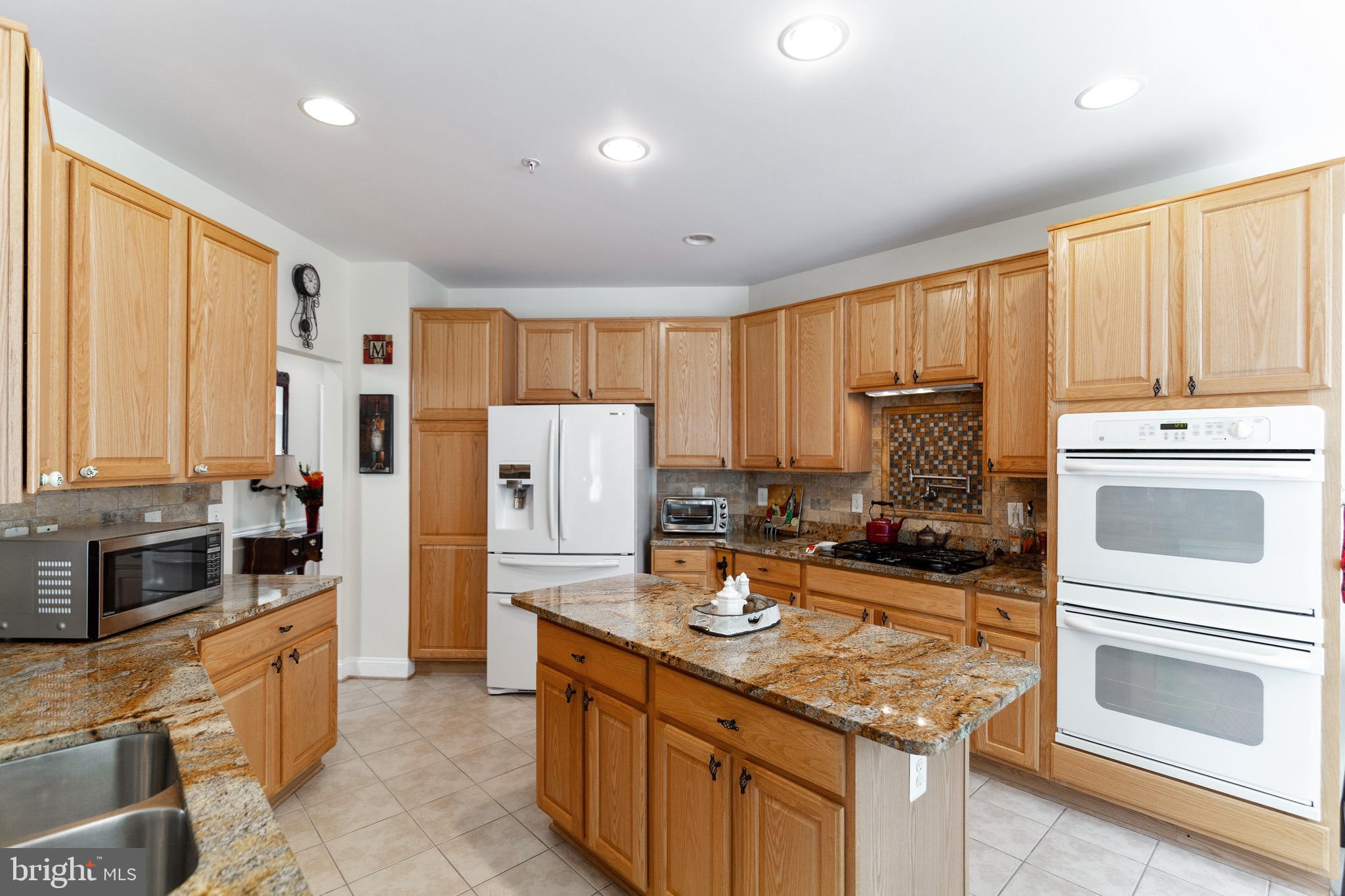 23122 Persimmon Ridge Road Clarksburg, MD 20871 - Photo 12 of 43 Kitchen with Island