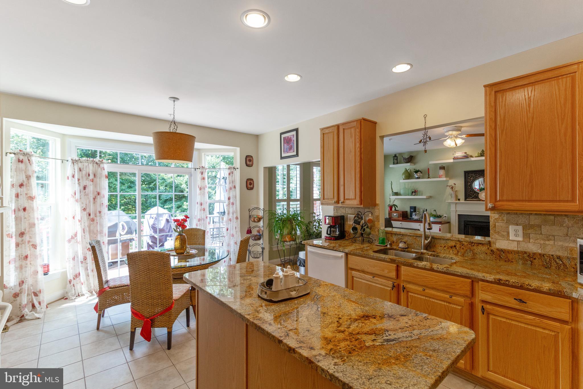 23122 Persimmon Ridge Road Clarksburg, MD 20871 - Photo 16 of 43 Eat-in Kitchen