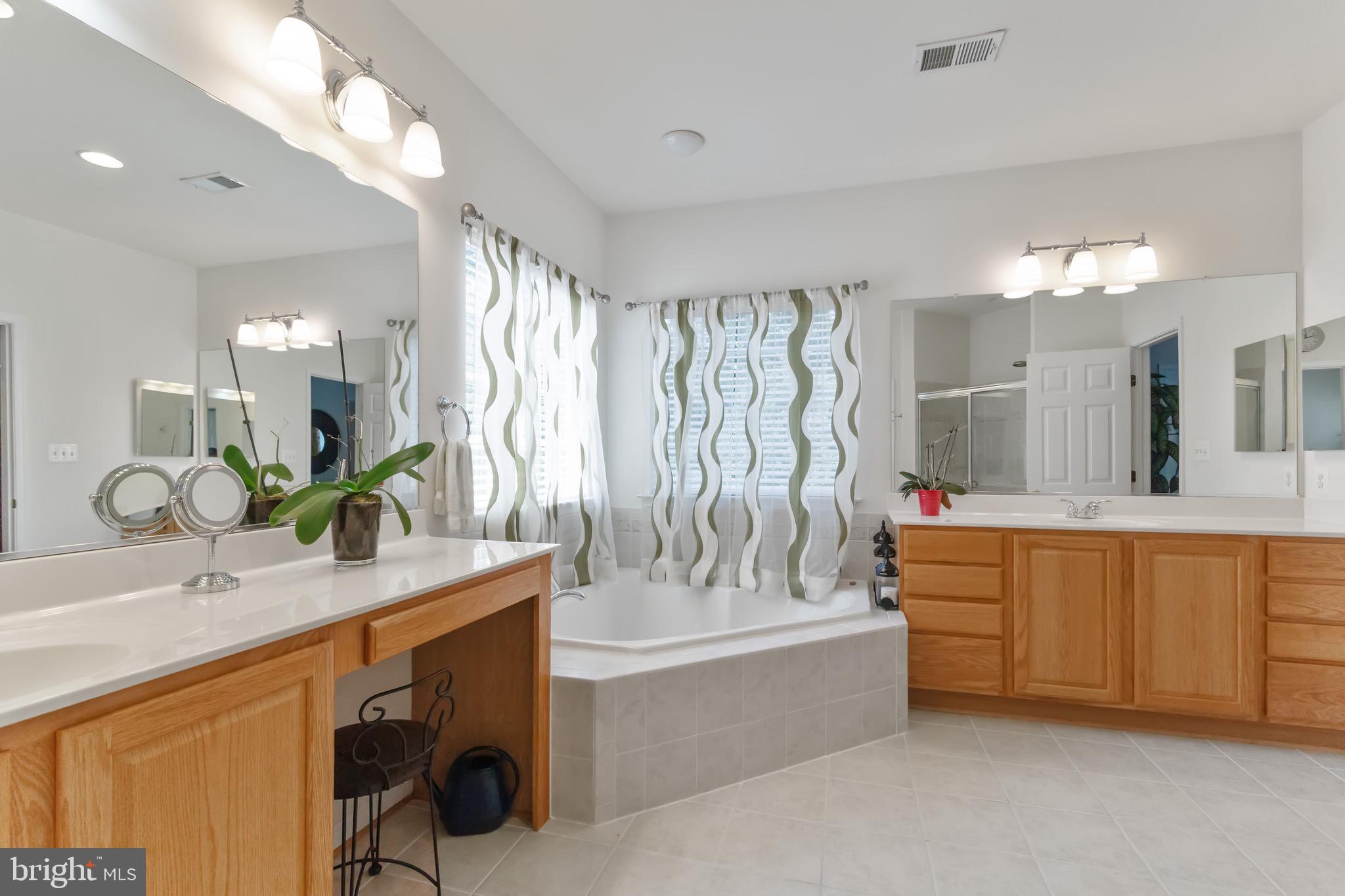 23122 Persimmon Ridge Road Clarksburg, MD 20871 - Photo 23 of 43 Master Bath