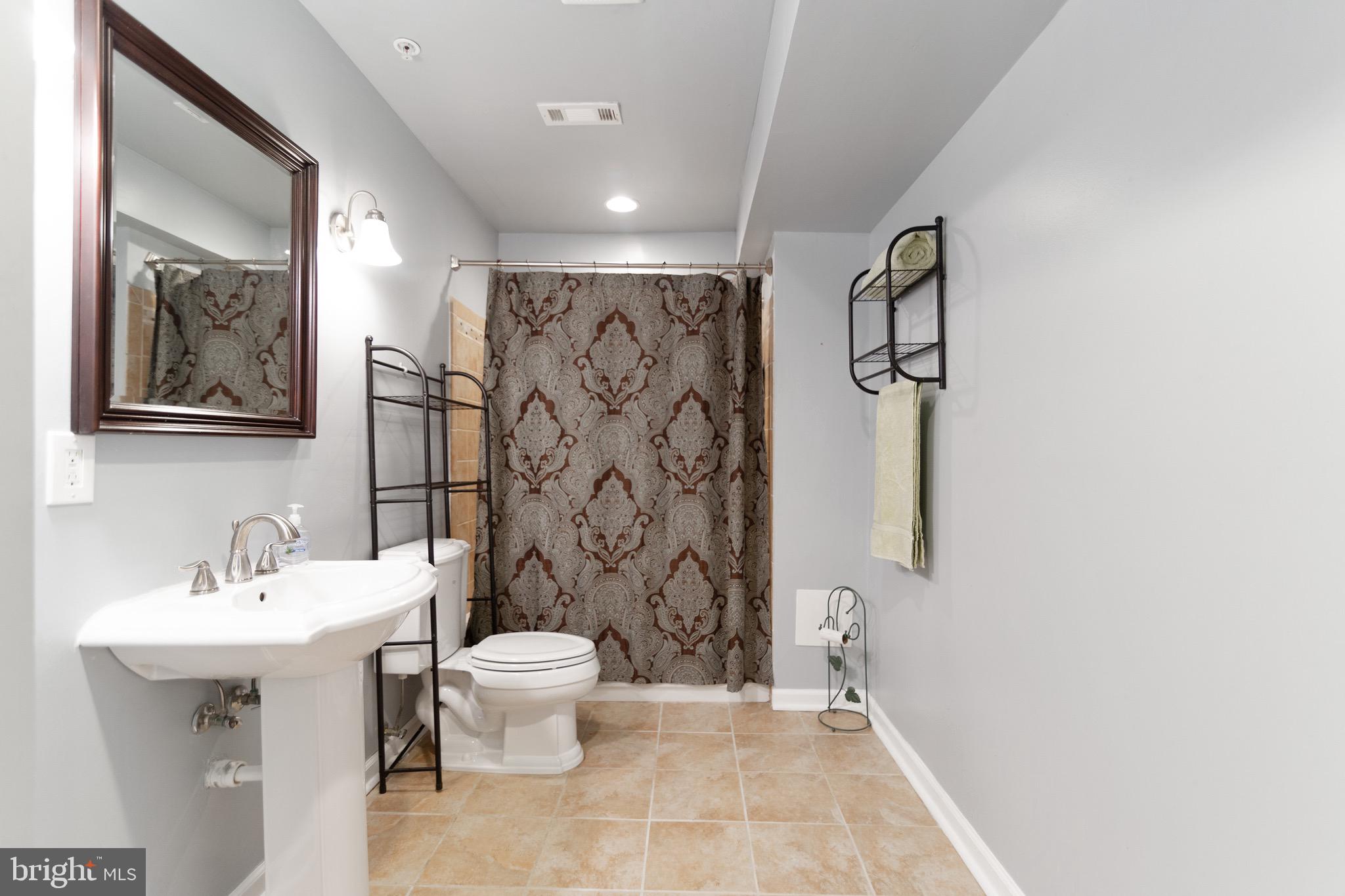 23122 Persimmon Ridge Road Clarksburg, MD 20871 - Photo 35 of 43 Full Bathroom