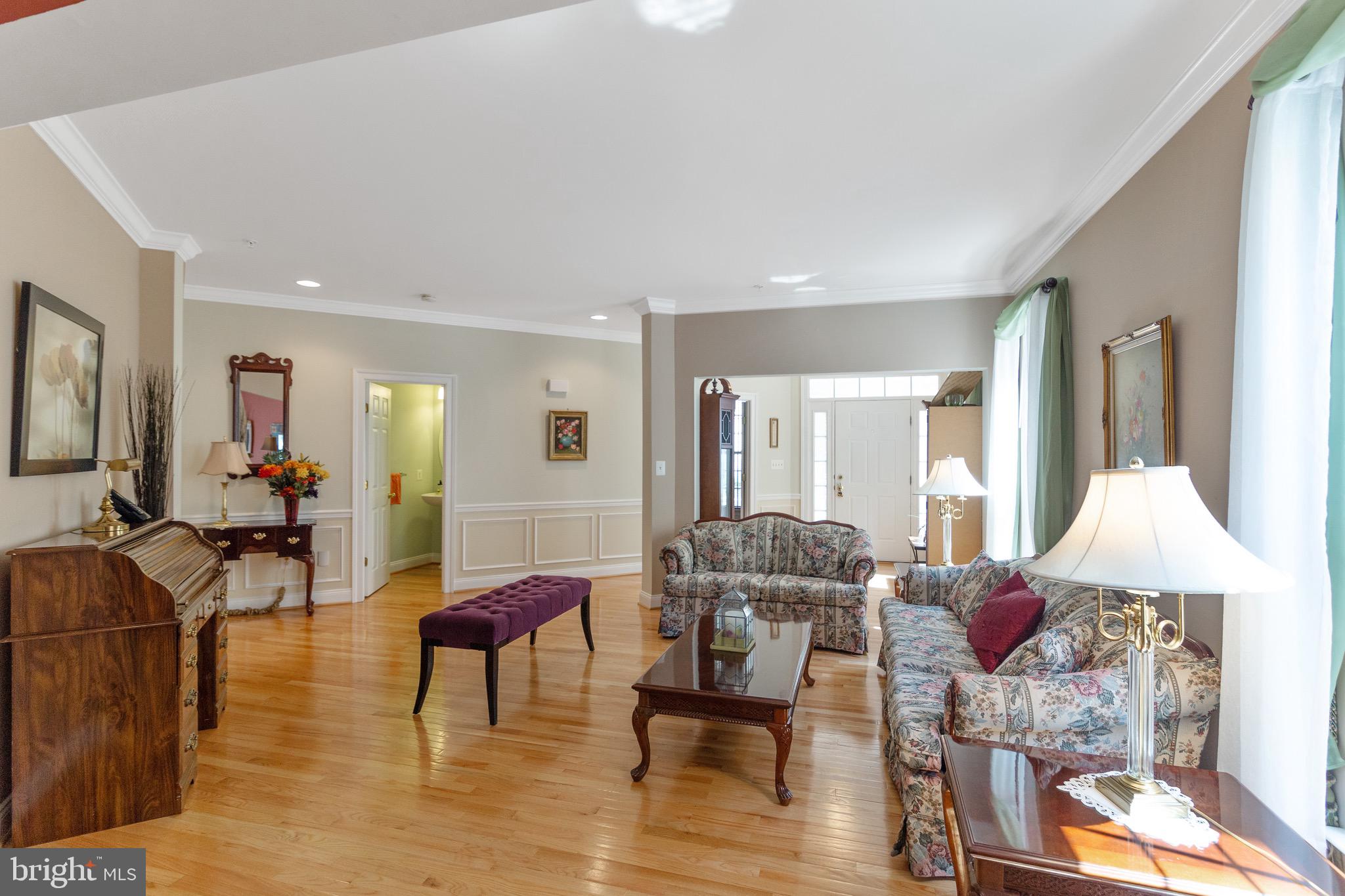 23122 Persimmon Ridge Road Clarksburg, MD 20871 - Photo 5 of 43 Living Room