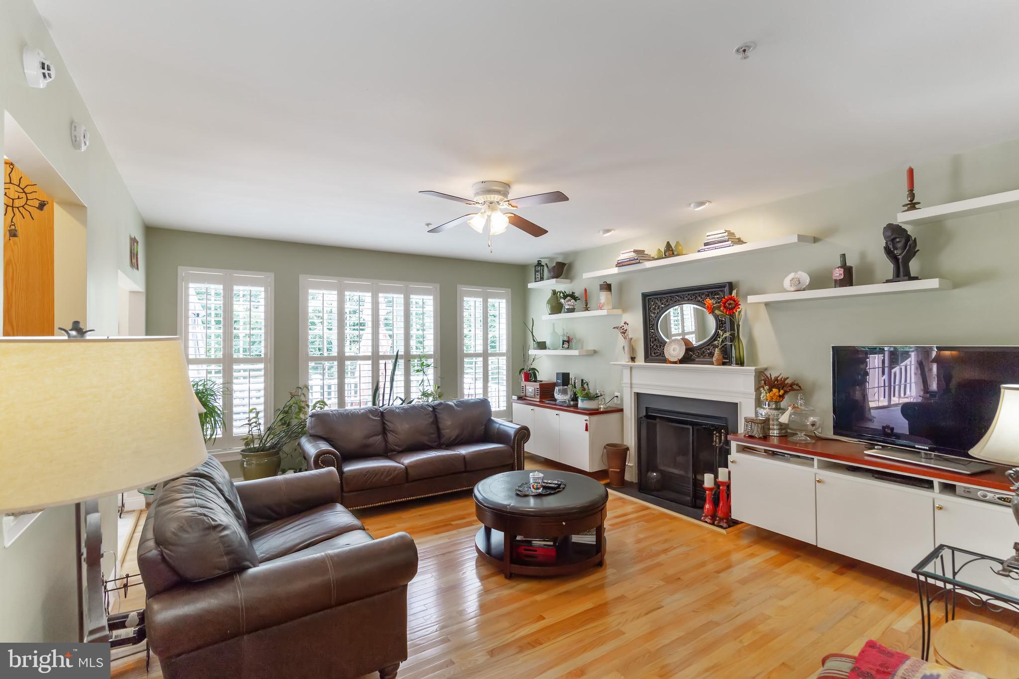 23122 Persimmon Ridge Road Clarksburg, MD 20871 - Photo 8 of 43 Family Room with gas fireplace