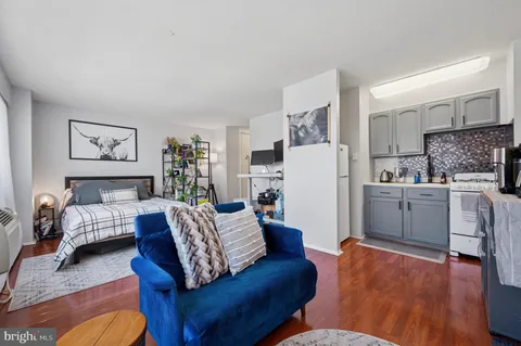 $122,000 | 2101 Chestnut Street, Unit 1107, Philadelphia, PA 19103