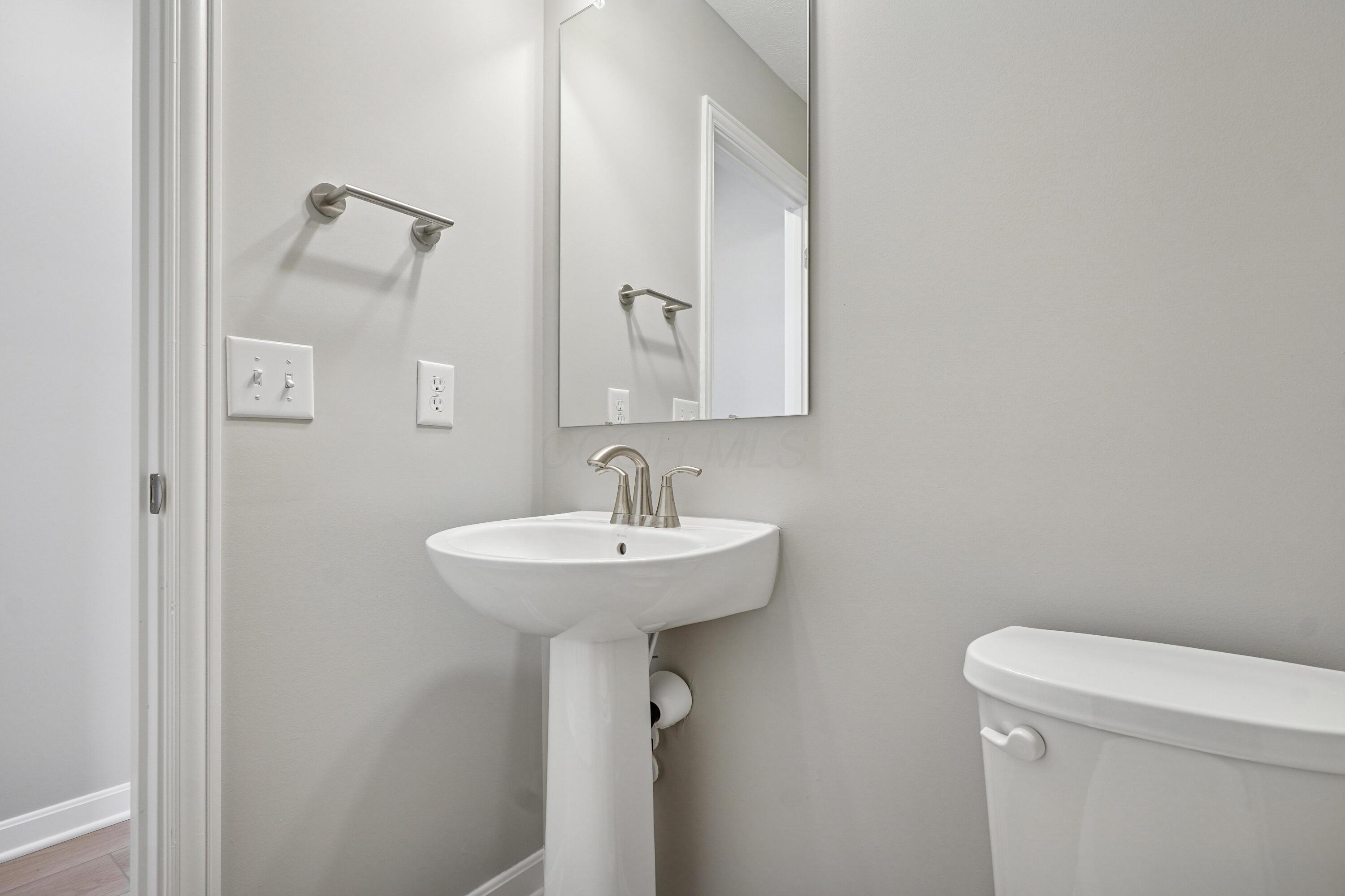 334 Cherry Hills Road Commercial Point, OH 43116 - Photo 8 of 46 Powder Room