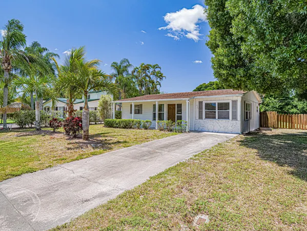 $2,250 | 935 37th Avenue, Vero Beach, FL 32960