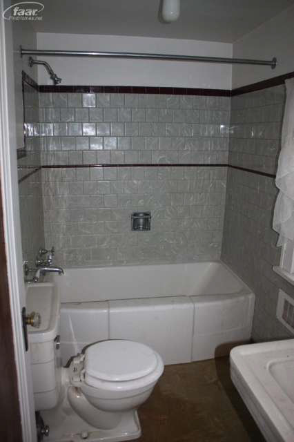 1041 North Graham Road Flint, MI 48532 - Photo 7 of 12 20132026-6.JPG