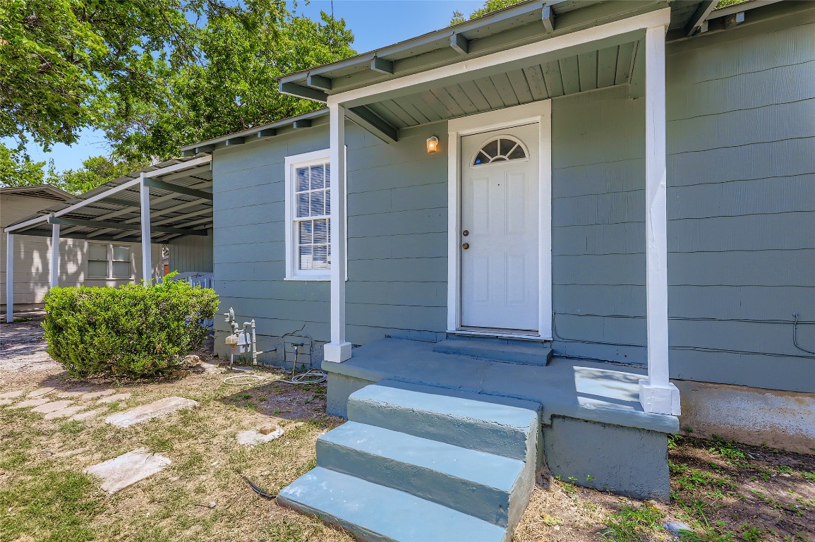 700 West St Johns Avenue Austin, TX 78752 - Photo 1 of 16 a front view of a house with garden