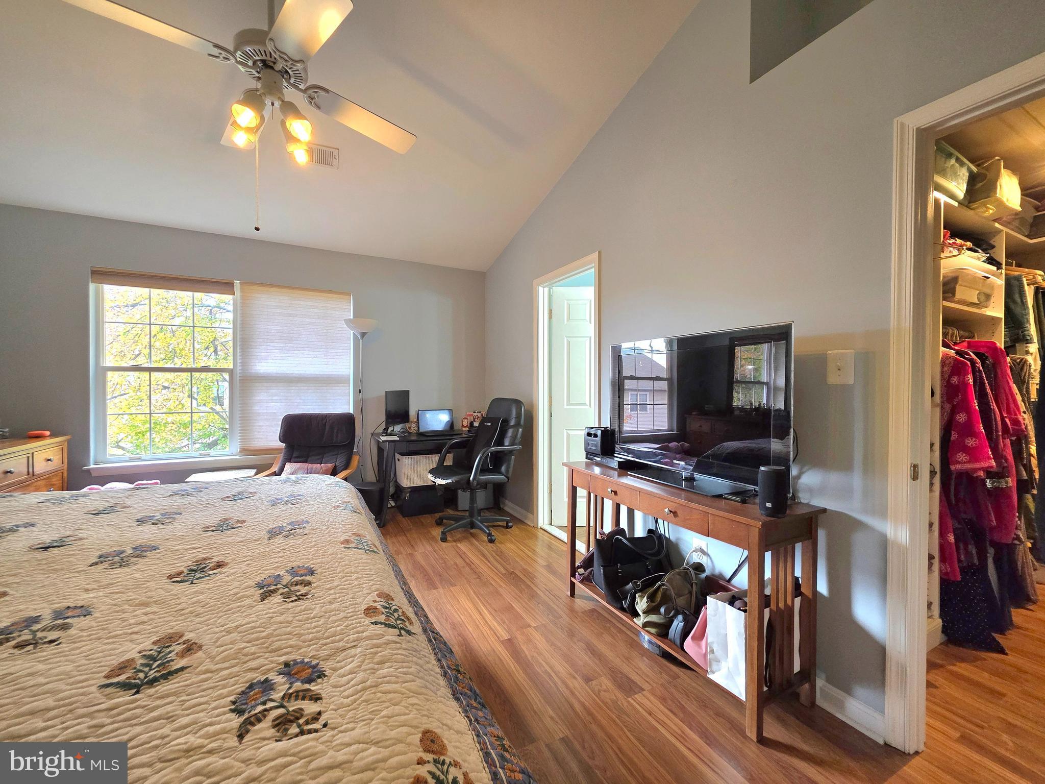 2826 Roesh Way Vienna, VA 22181 - Photo 18 of 36 a bedroom with furniture and a flat screen tv